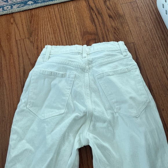 Never Worn before Abercrombie 90s straight leg Ultra High Rise jeans - Picture 2 of 3